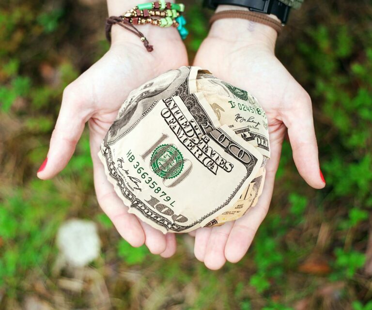 Warum ist es wichtig, Geld zu sparen und wie kann man effektiv sparen?